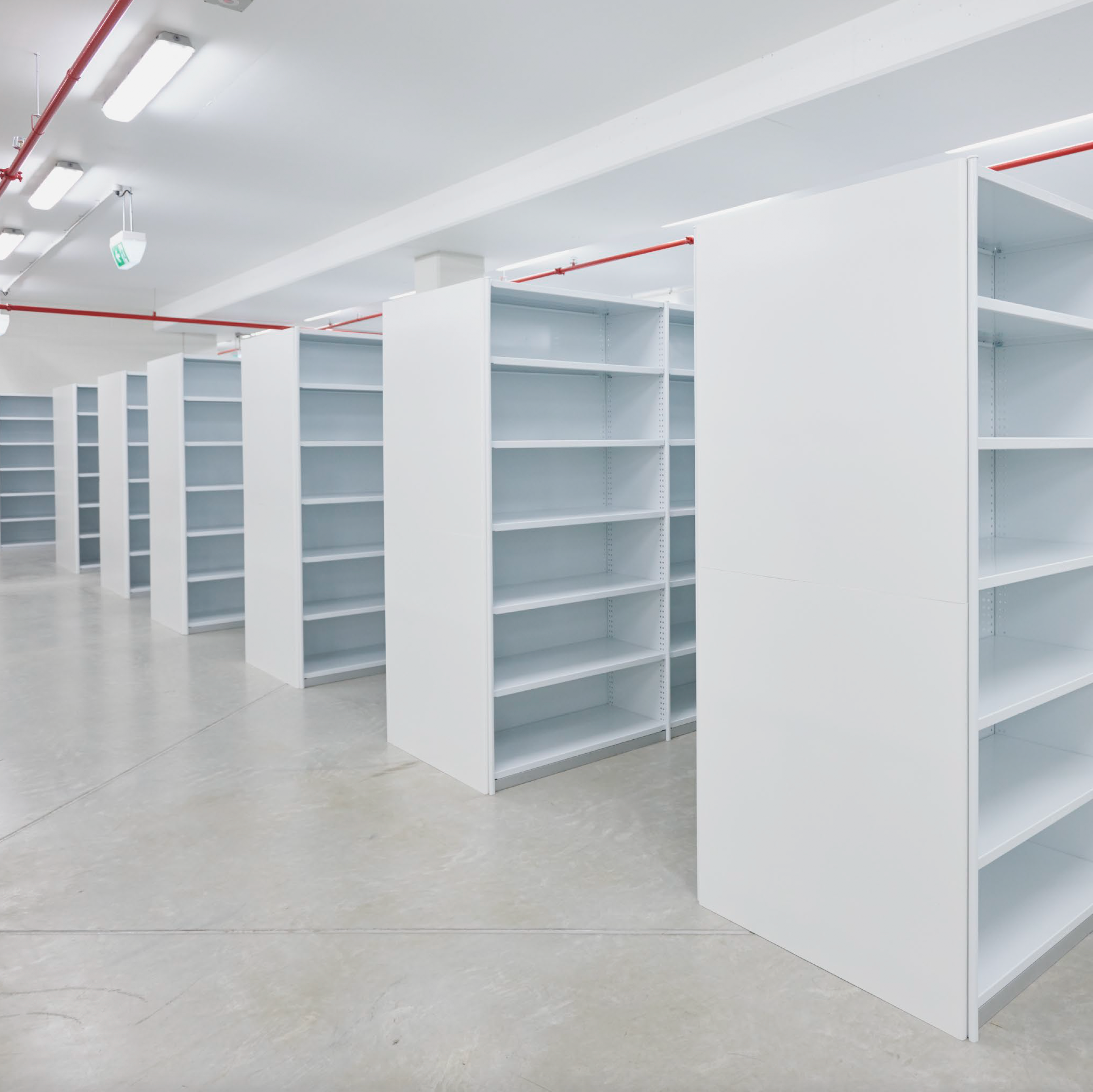 APC Uni-Shelf Storage Shelving Unit