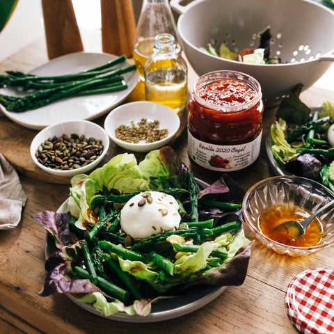 Récolte - Dégustez cette burrata bowl, graines de fenouil & vinaigrette à la confiture fraise-rhubarbe