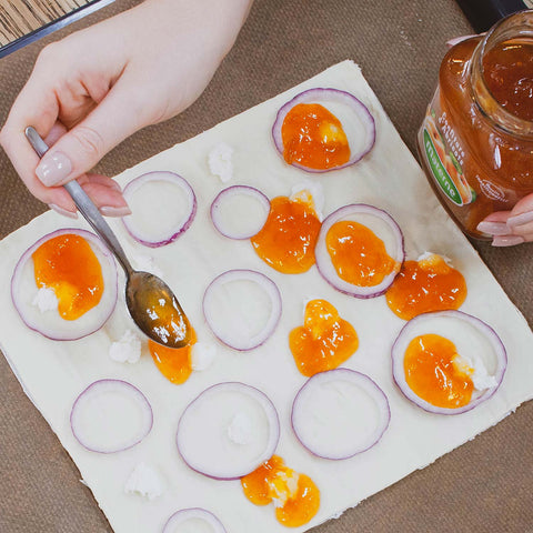 Ajoutez ensuite une bonne dose confiture d'abricots.