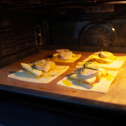 Laat de hapjes 30 minuten bakken op 200 °C.