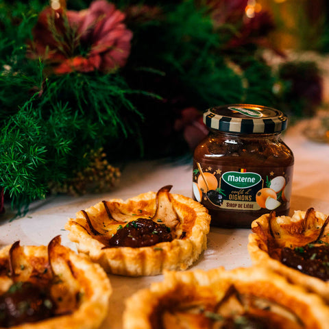 Tartelette roquefort, poire et confit d’oignons Materne au sirop de Liège