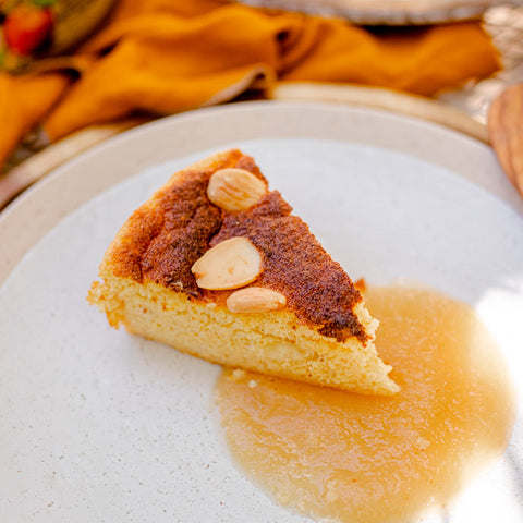 Gâteau semoule de blé et mousseline de pomme de leurs fruits