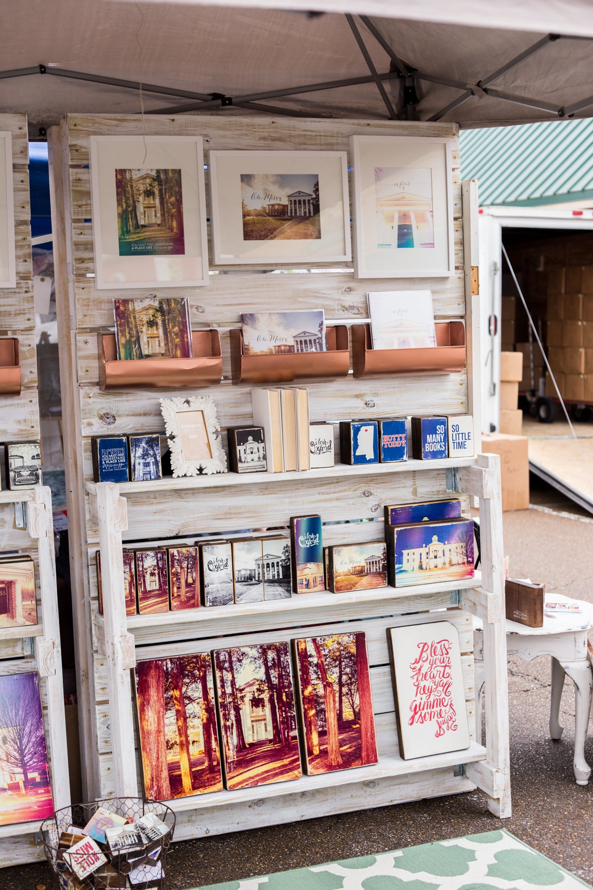 urban vendor table display ideas