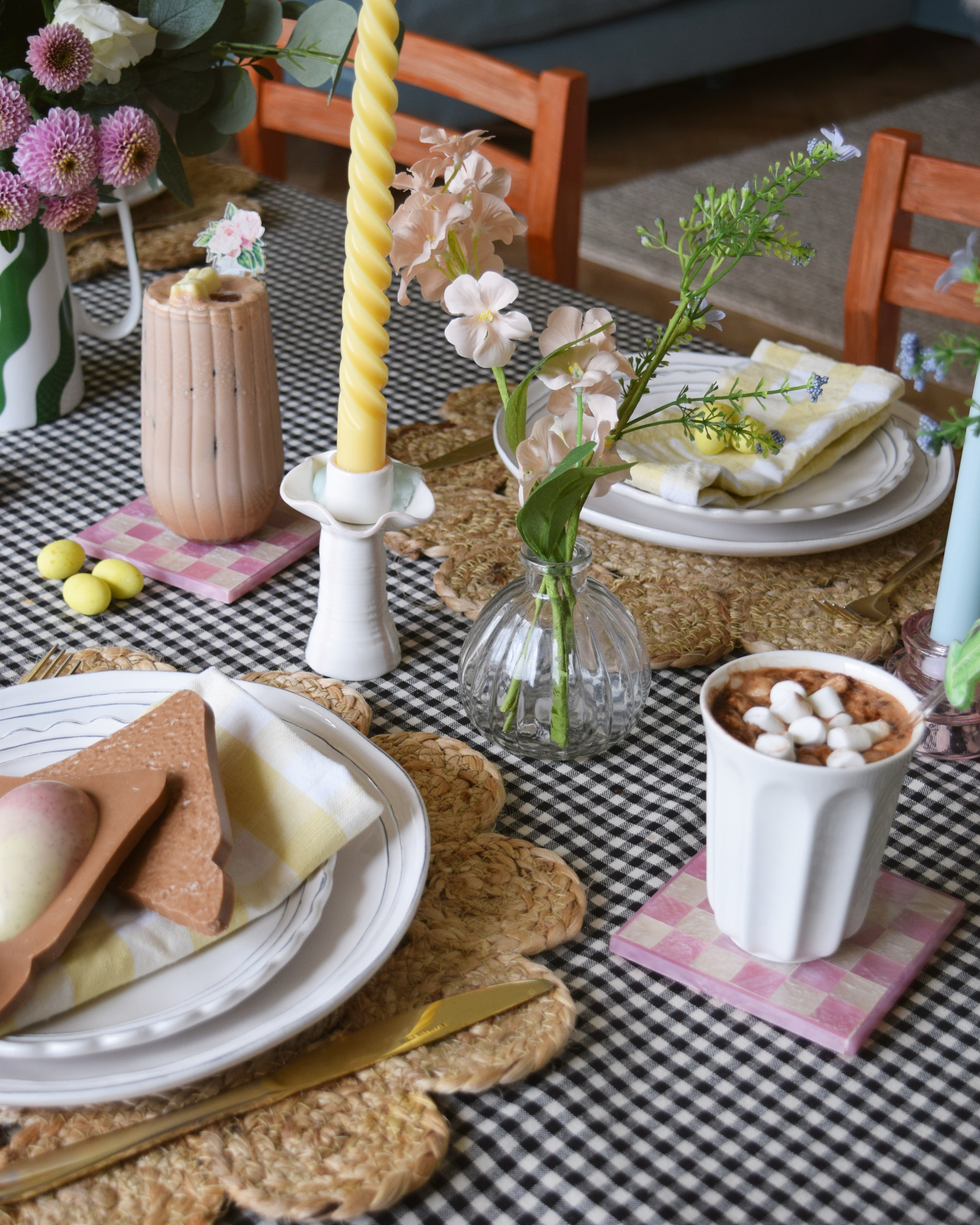 Easter Tablescape via @Holly_Homestyle