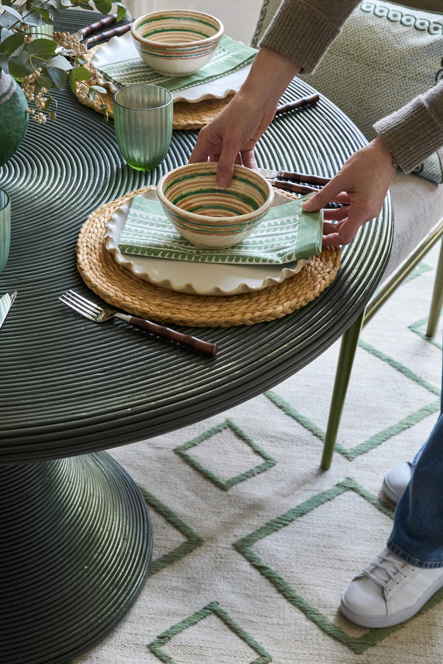 Styling A Round Dining Table