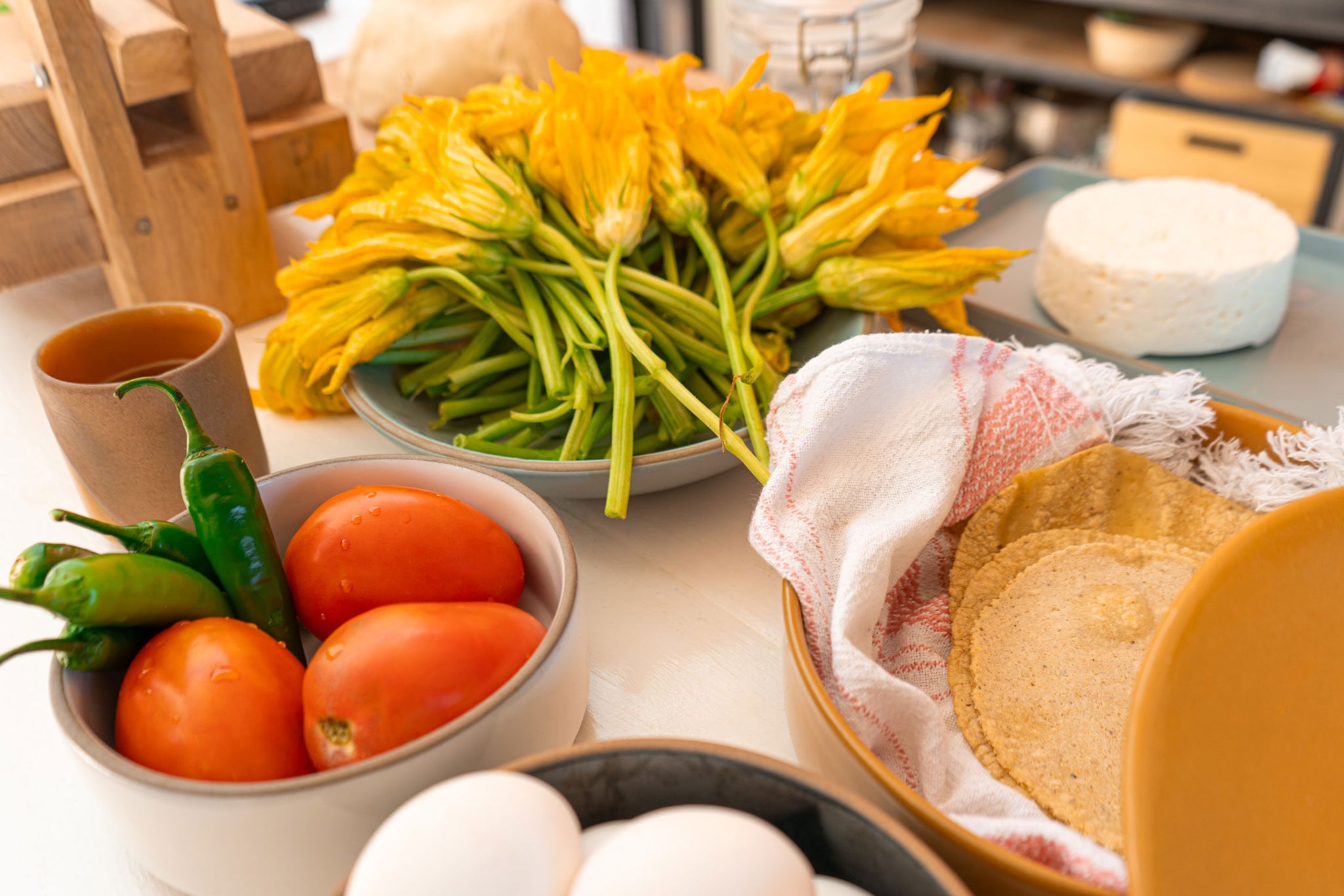 Ingredients to prepare flor de calabaza