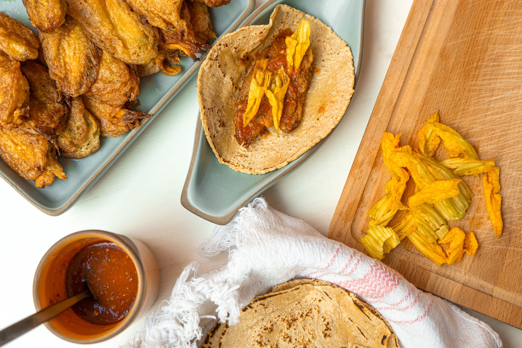 Ingredients to prepare flor de calabaza