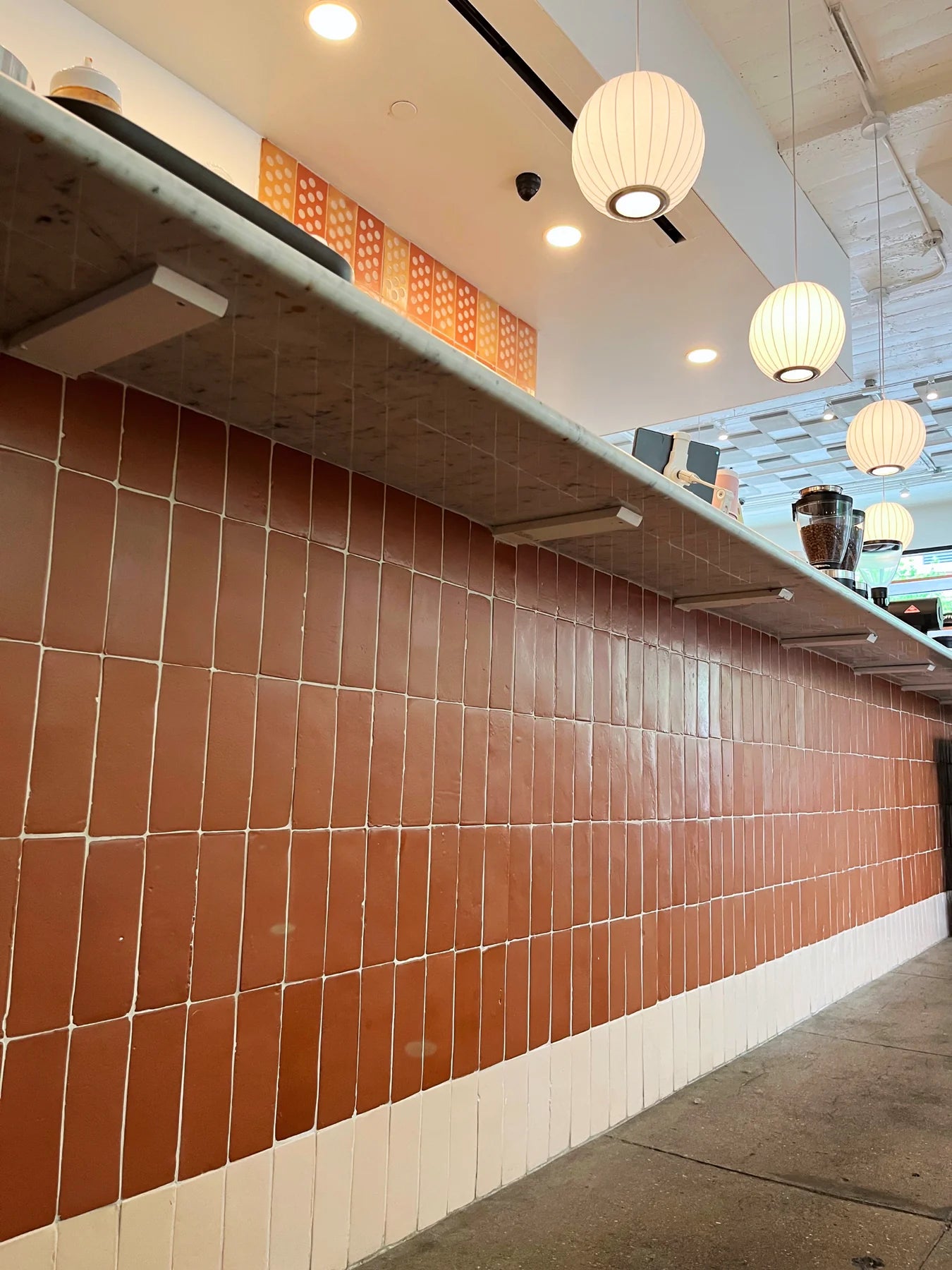 Kitchen bar with terracotta tiles