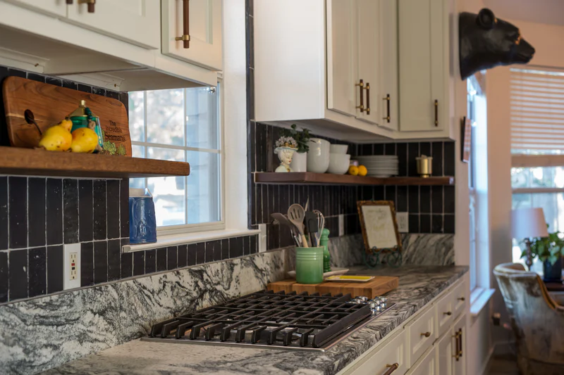 Modern kitchen backsplash with black glazed tiles