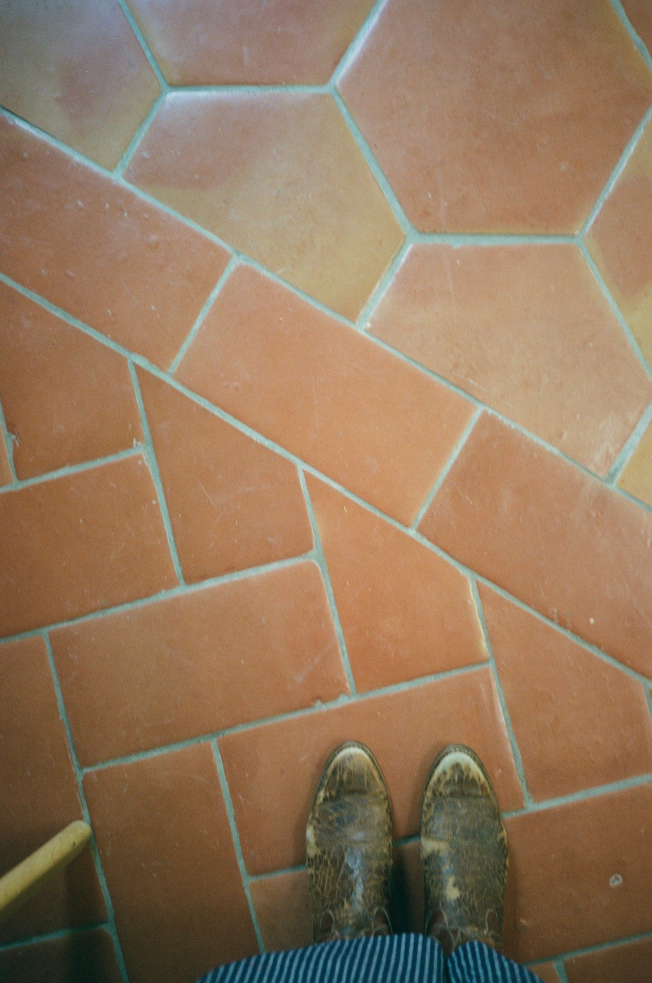 Floor transition for terracotta tiles