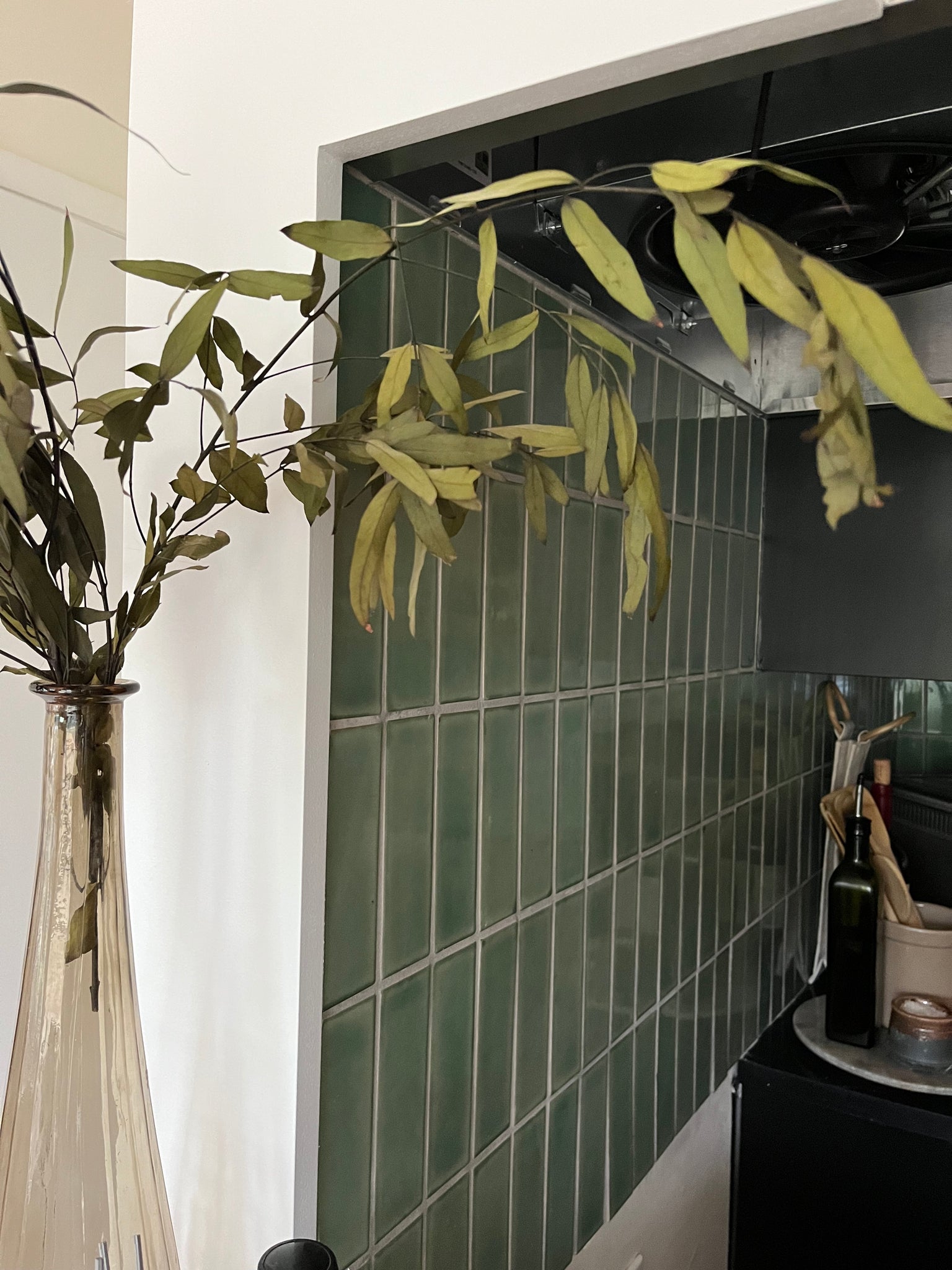 painted wood trim for kitchen backsplash