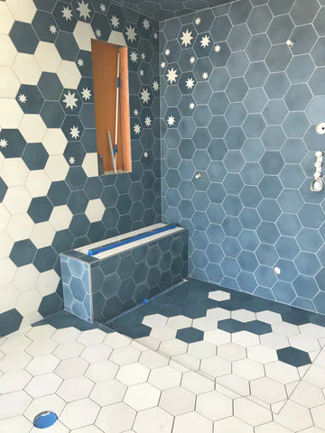 Building a shower niche with white and blue tiles