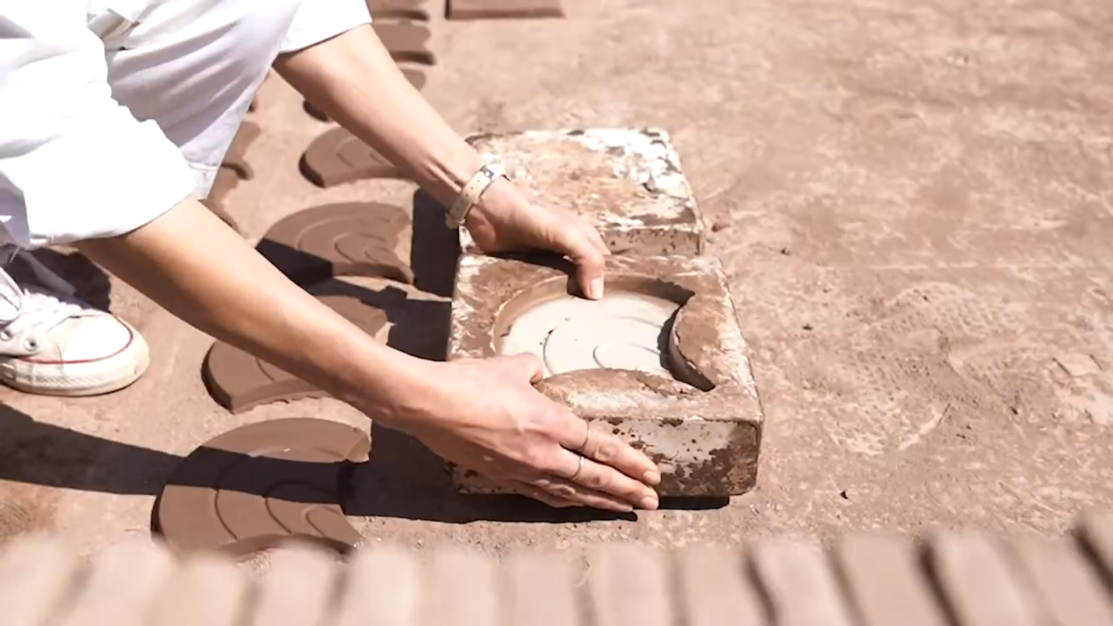 How to make a clay mold
