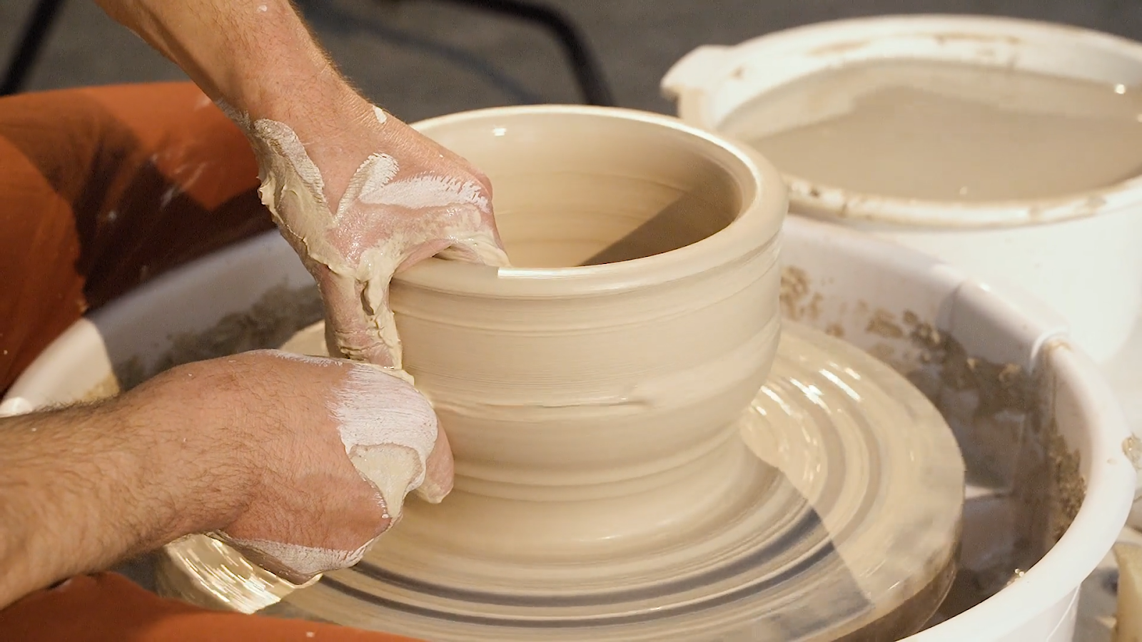 How to make a clay vase