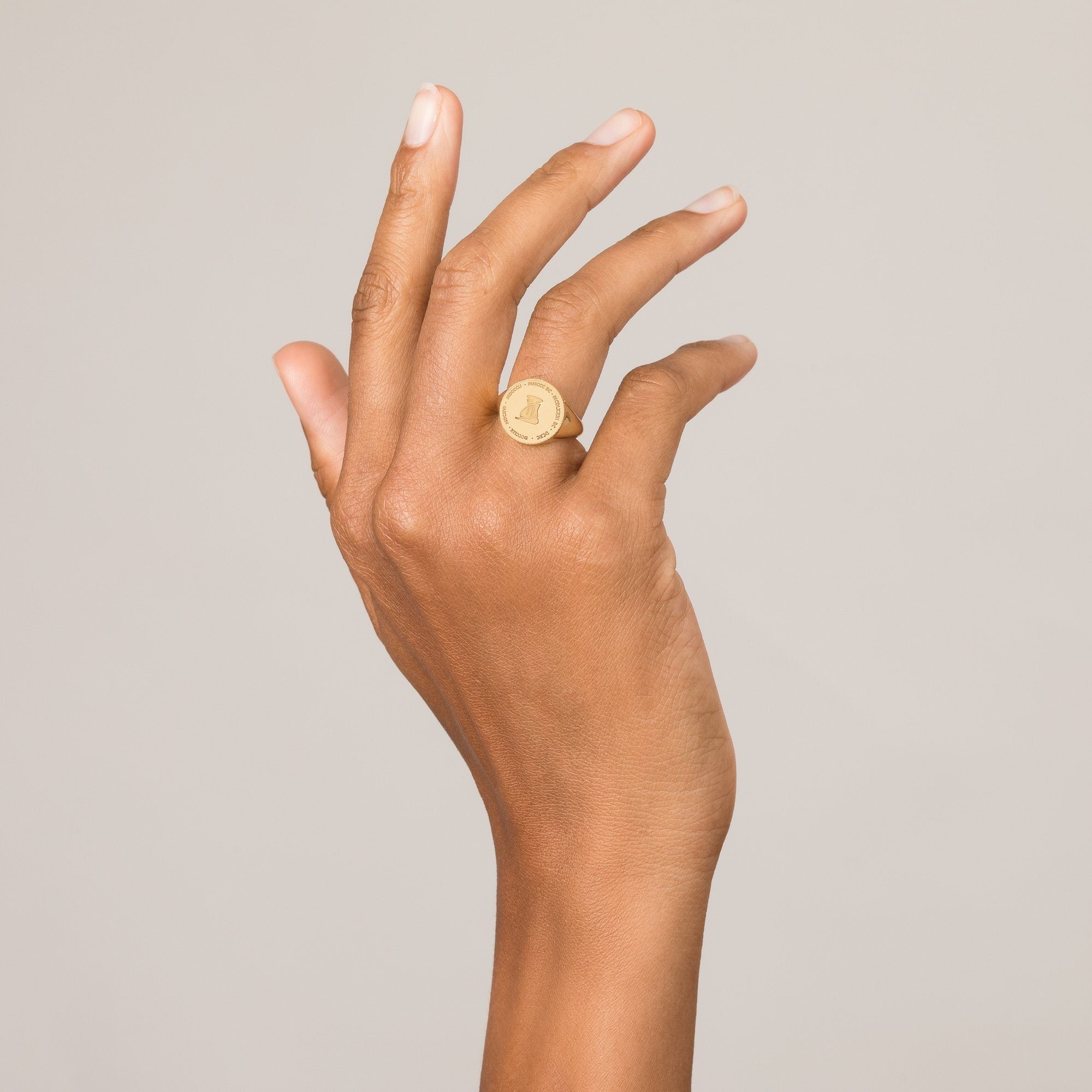Femme Gold Signet Ring