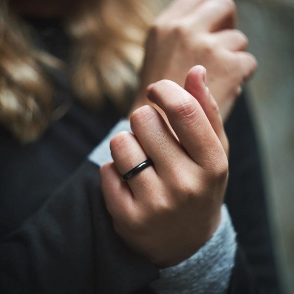 bague en céramique noire brossée pour hommes et femmes