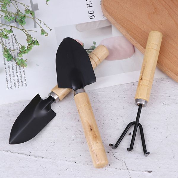 ensemble d'outils de jardin