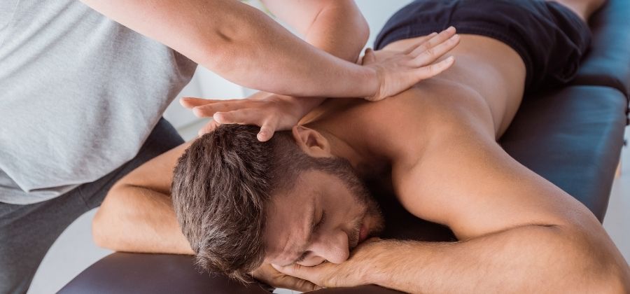 massage des épaules