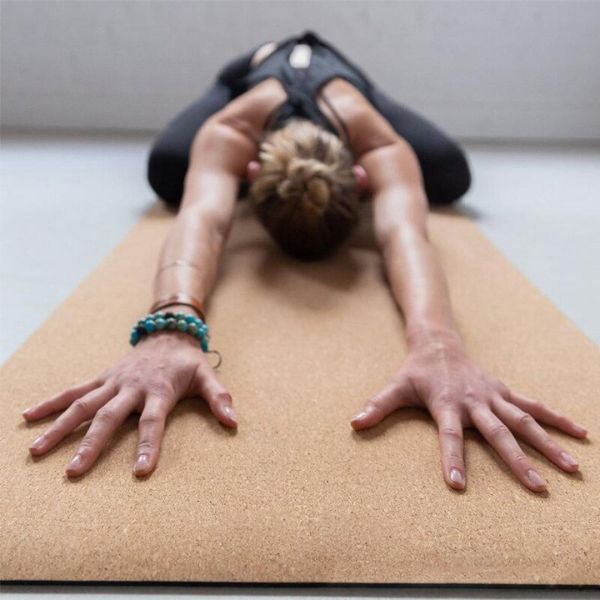 tapis yoga en liège Préviens les crampes