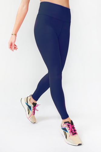 Every girl needs a pair of black leggings that smooth, lift and feel  comfortable ✨ these TLC @terez leggings are just that! Check out m