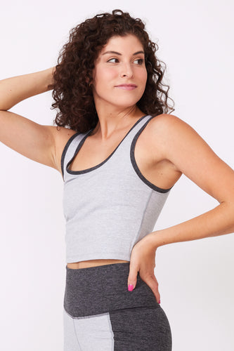 Peloton Women's Heathered Strappy Sports Bra : : Clothing, Shoes &  Accessories