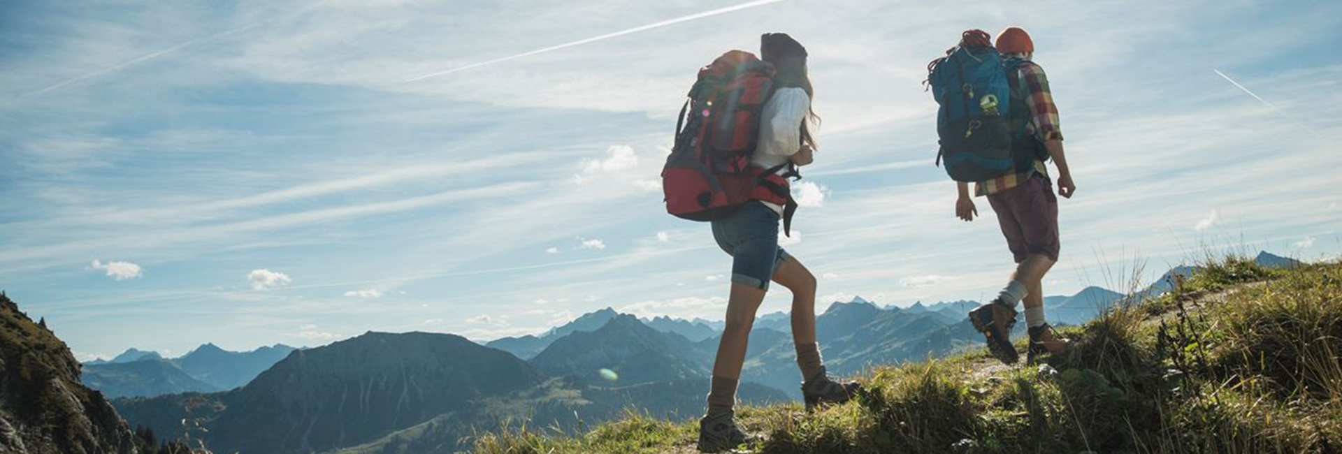 Alpine Mountain Gear specializes in high-quality outdoor equipment for adventurers. Their range includes innovative apparel and gear, essential for hiking, climbing, and skiing. Known for durability and versatility, their products are ideal for those who embrace the outdoor lifestyle.