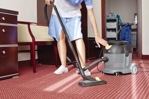 Bucket vacuum cleaner for cleaning room