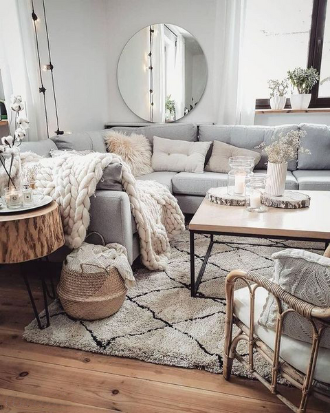 salon cocooning avec coussins et plaid en laine