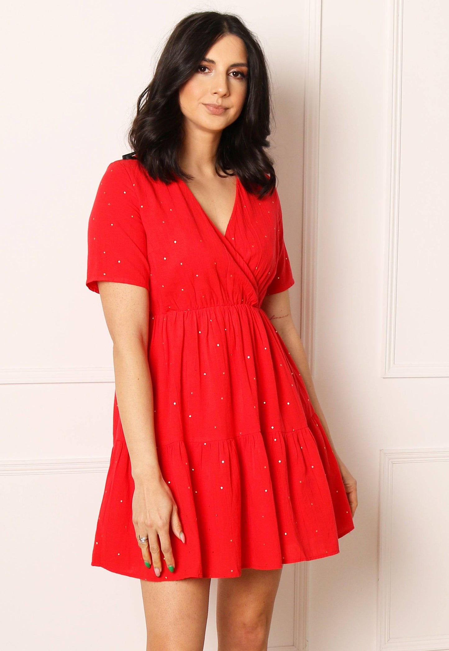 PIECES Vianna linned kortærmet minikjole i rød med | One Nation-beklædning Natali osteklæde linned mini slå om kjole i orange