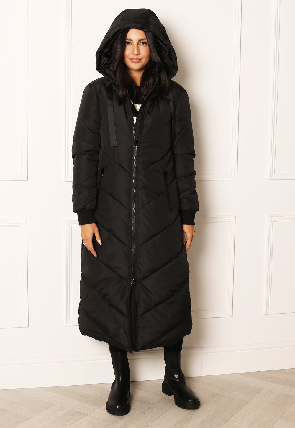 JDY Maxi Skylar Chevron Quilted Hooded Puffer Coat in Black - One Nation Clothing
