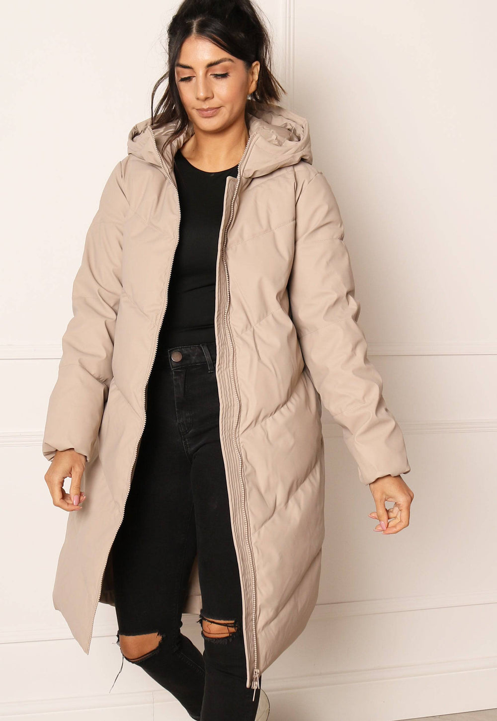 ophøre kedelig pedal JDY Ulrikka Water Repellent Quilted Long Hooded Puffer Coat in Beige | One  Nation Clothing JDY Water Repellent Quilted Long Hooded Puffer Coat Beige  15217556