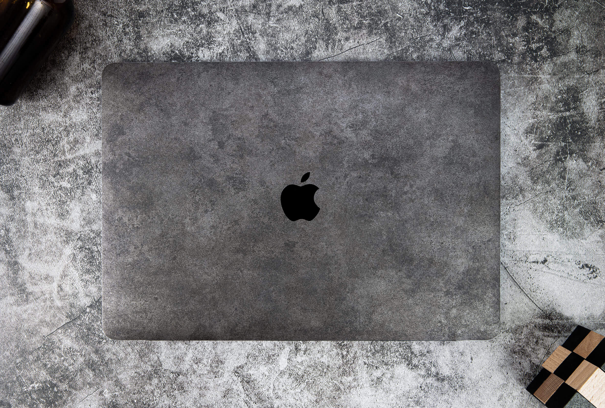 MacBook M1機膚包膜背貼也非常精準及密合非常容易上手。 MacBook M1機膚包膜背貼也非常精準及密合非常容易上手。