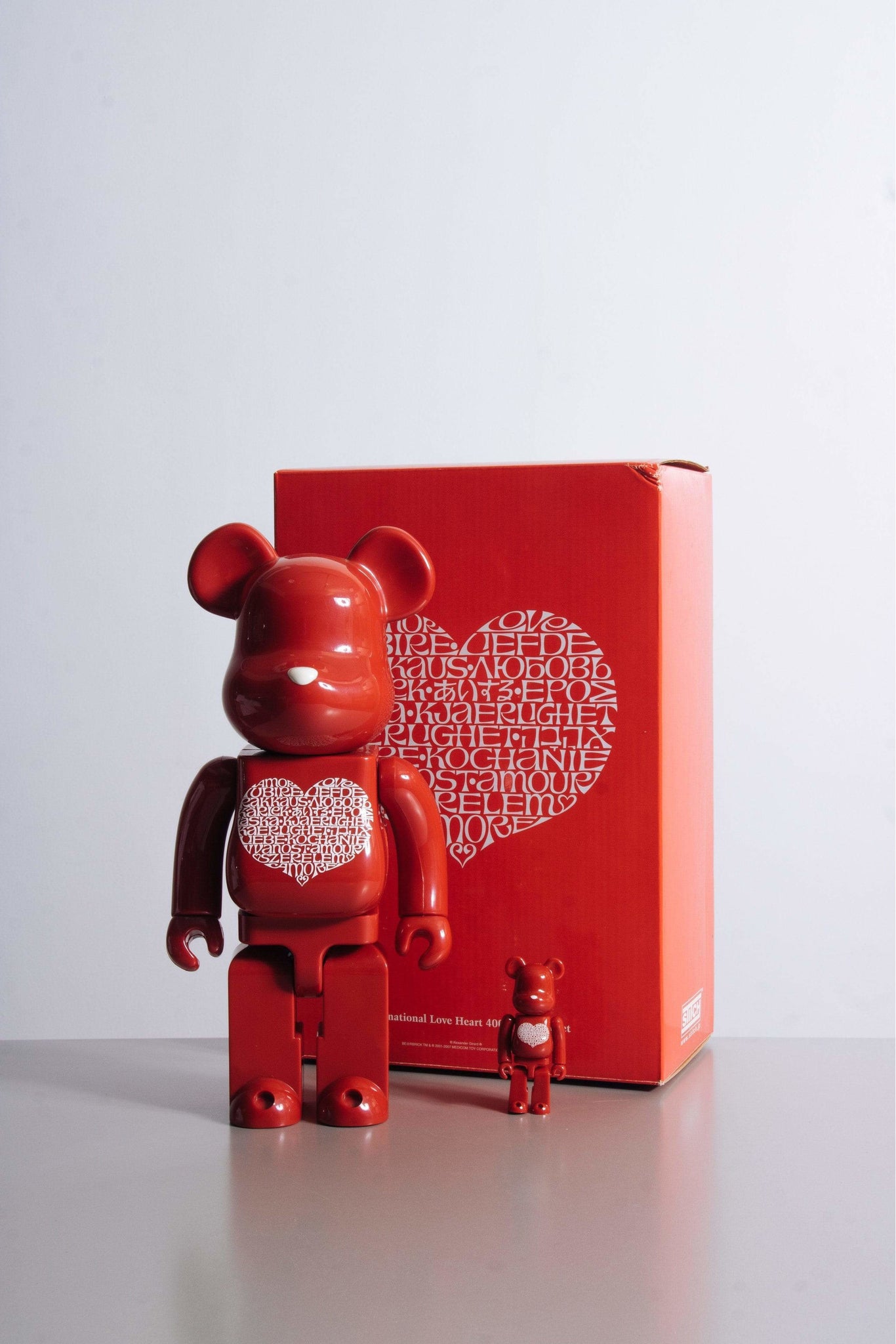 最大42%OFFクーポン Alexander Girard LOVE HEART BE@RBRICK ベア