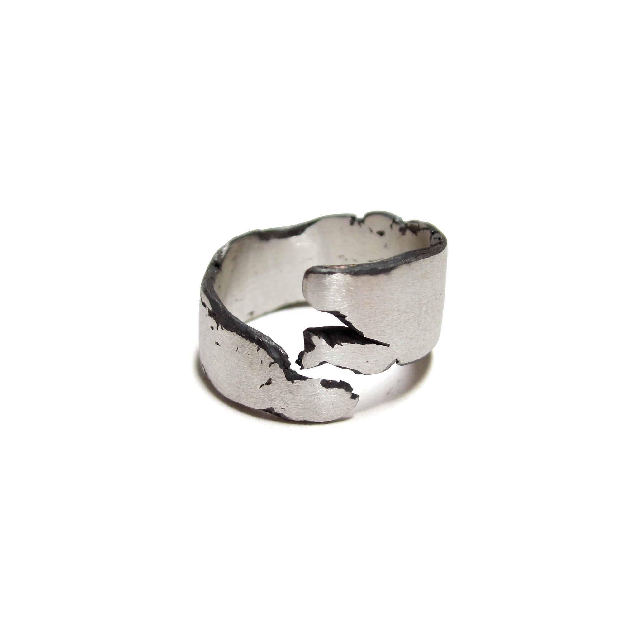 Cracked ring - size 8