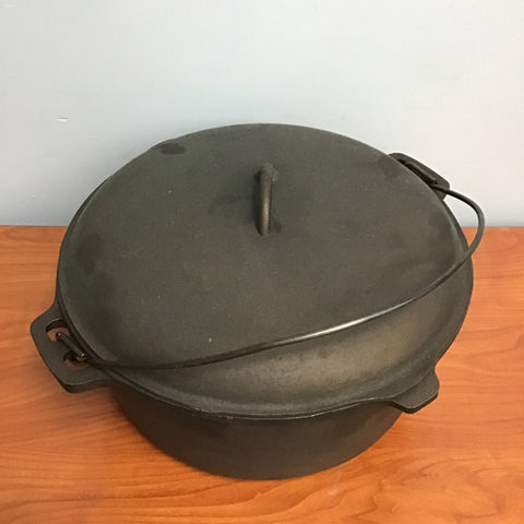 Vintage Cast Iron Lodge number (8) DO Dutch Oven was made in the 1950s.  W/Lid