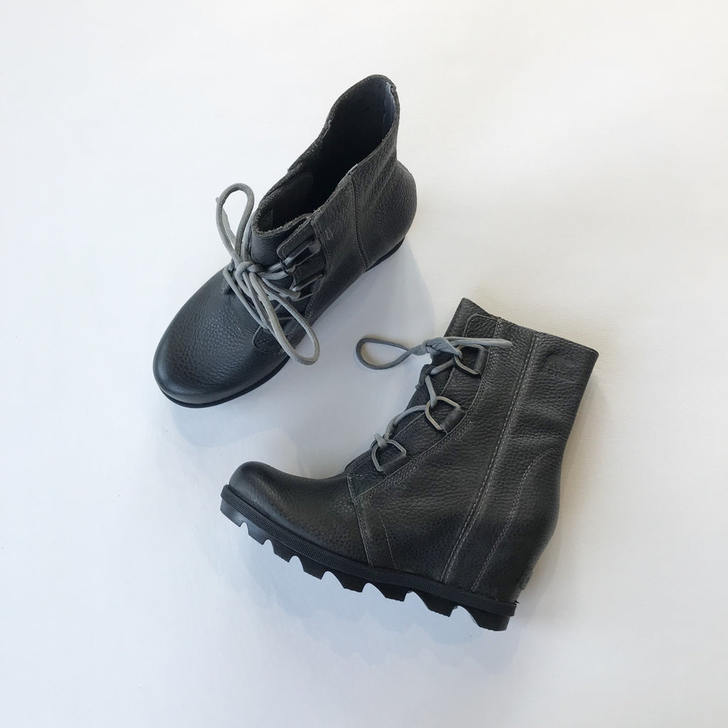 sorel joan of arctic quarry black