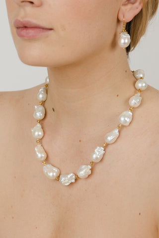 chunky pearl necklace with matching earrings 