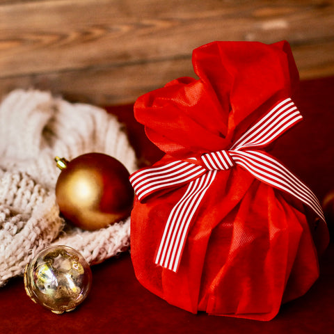 5 Easy and Eco-friendly Ideas for Wrapping Gifts This Christmas.  Home Decor Blog by Domesticity Philippines