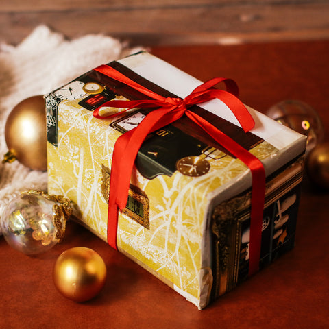 5 Easy and Eco-friendly Ideas for Wrapping Gifts This Christmas.  Home Decor Blog by Domesticity Philippines.