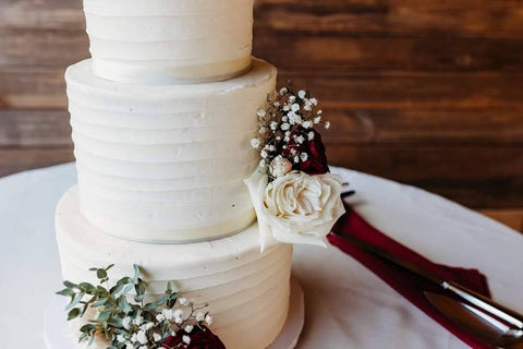 are flowers extra on a wedding cake?