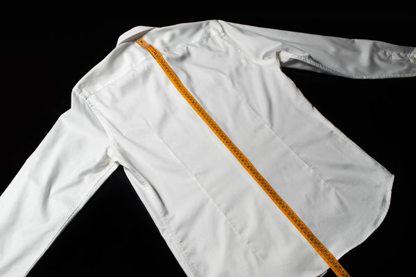 Camicia bianca con indicazione lunghezza