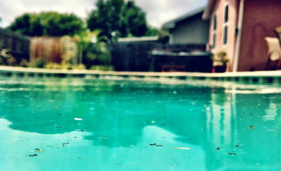 Eau de piscine brouillée. Comment y remédier de la bonne façon