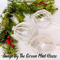Tassel & Plume Christmas Blog Macramé Christmas tree macramé bauble tutorial The Green Mad House