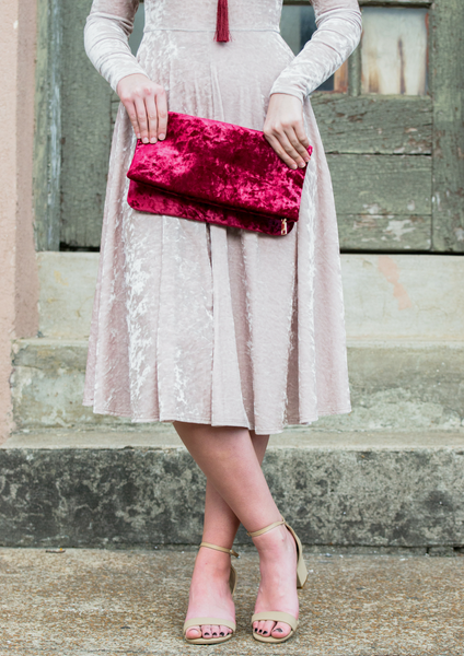 How to style a velvet dress & velvet clutch for the holidays blog