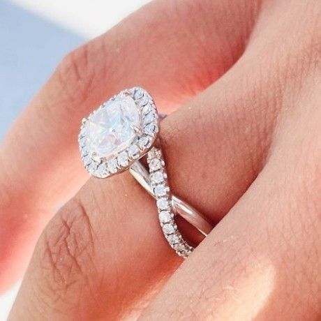 Unique Engagement Rings: What’s Trending in Portland