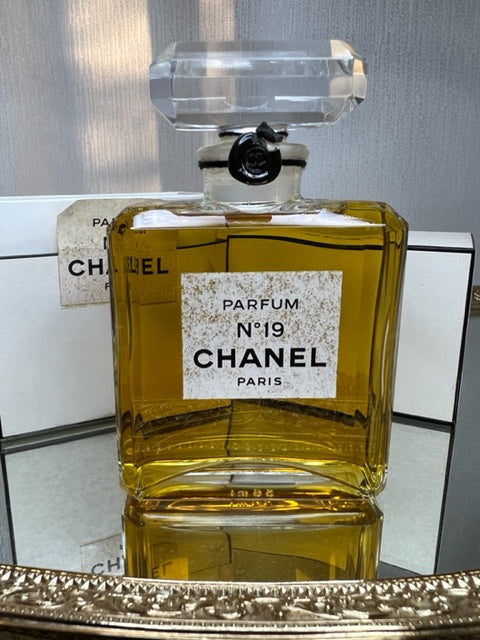 Chanel No 19 extrait 2 oz (M.M.). Rare vintage 1971 original