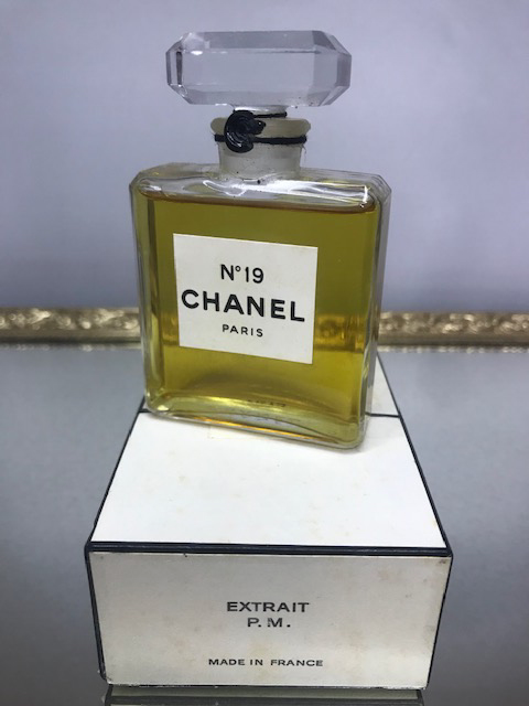 最大93％オフ！ CHANEL シャネル No.19 パルファム 28ml savingssafari.com