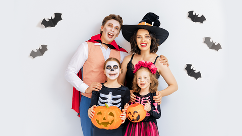 une famille habillée pour Halloween