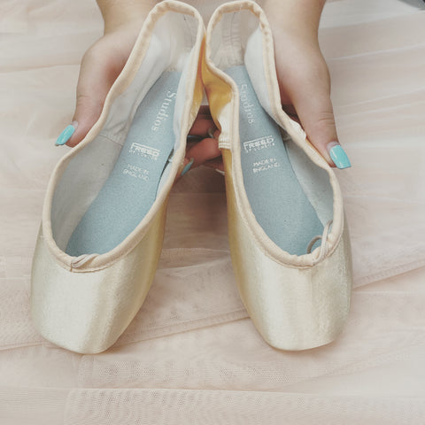 FreeStyle Dancewear Canada's Expert Pointe Shoe Fitter