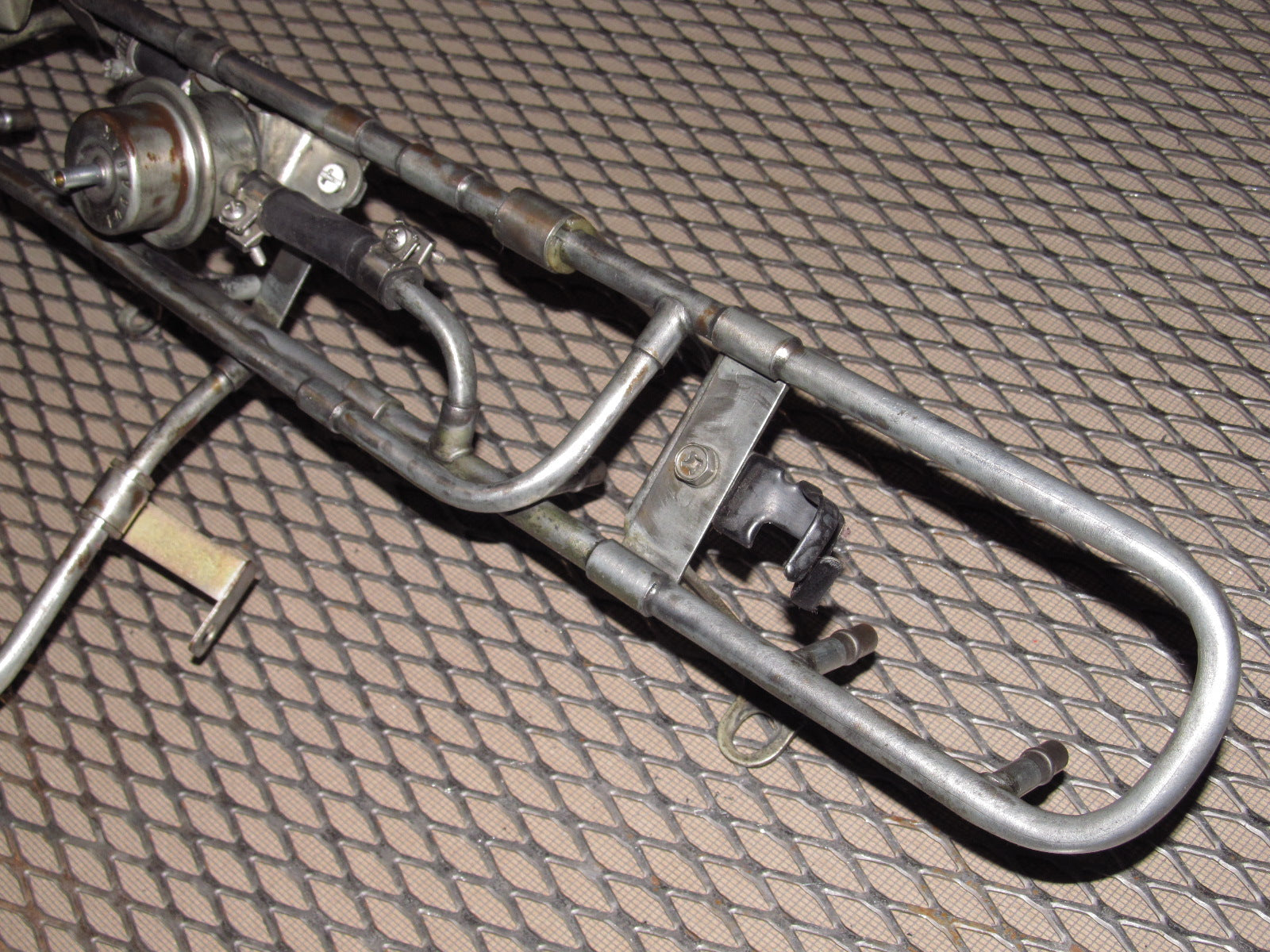 79 80 Datsun 280zx OEM 2.8L NA Fuel Rail & Regulator – Autopartone.com